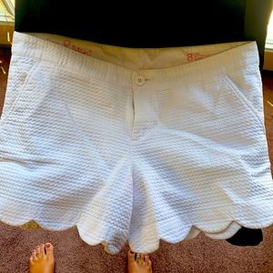 EUC Lilly Pulitzer Buttercup shorts size 8